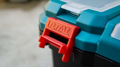 Coffre à outils TOTAL pratique et léger
