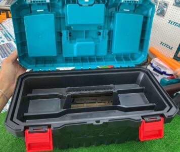 Boite-a-outils-avec-32-outils-à-main-Total-4