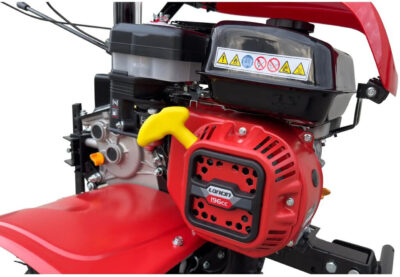 Gros plan du moteur 196 cm³