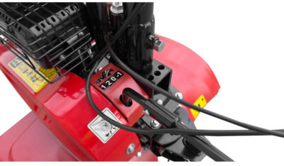 Motoculteur Loncin LC 750 en action lors du labour d’un champ